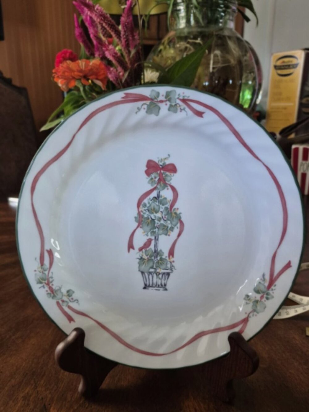 VTG Corelle Callaway Holiday Christmas 9" Dinner Plates Made In The US